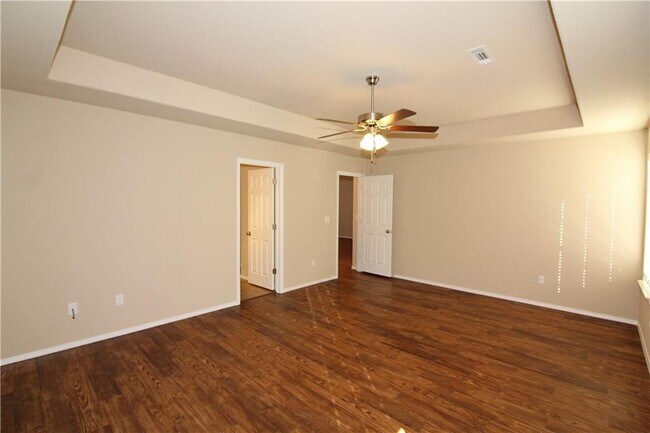 Building Photo - 601 Lasso Ln