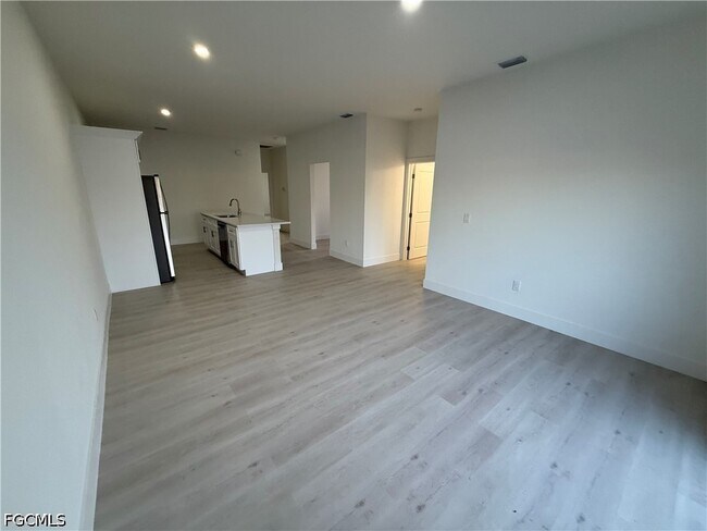 Building Photo - 227 Hightower Ave S