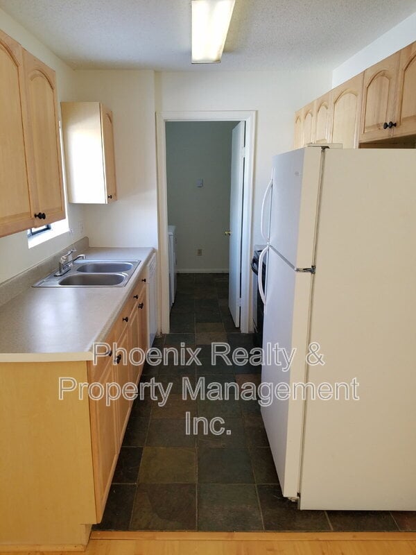 Building Photo - 901 Sir Galahad Dr