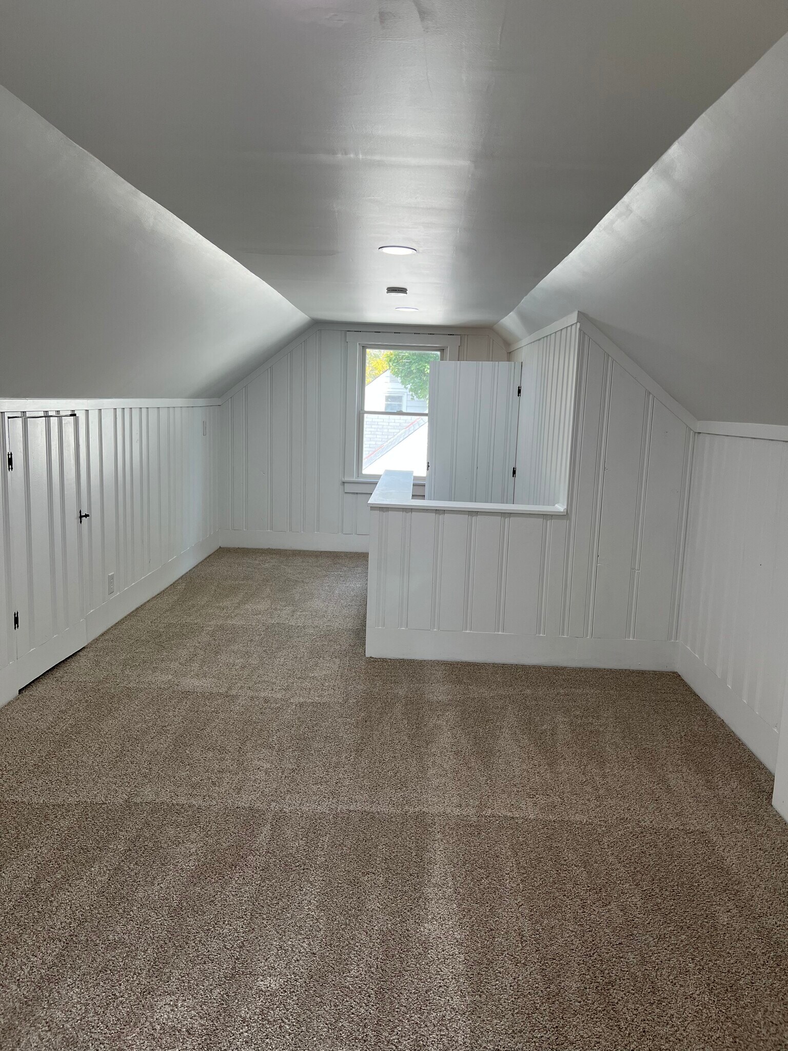 Building Photo - 5586 Emerson Ave