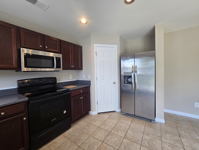 Building Photo - 1015 Daniel Ln