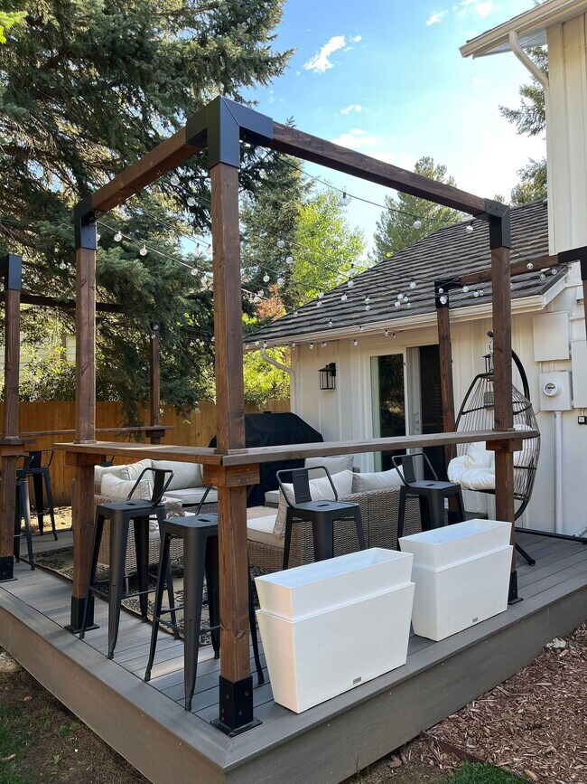 Building Photo - 10739 E Crestridge Cir