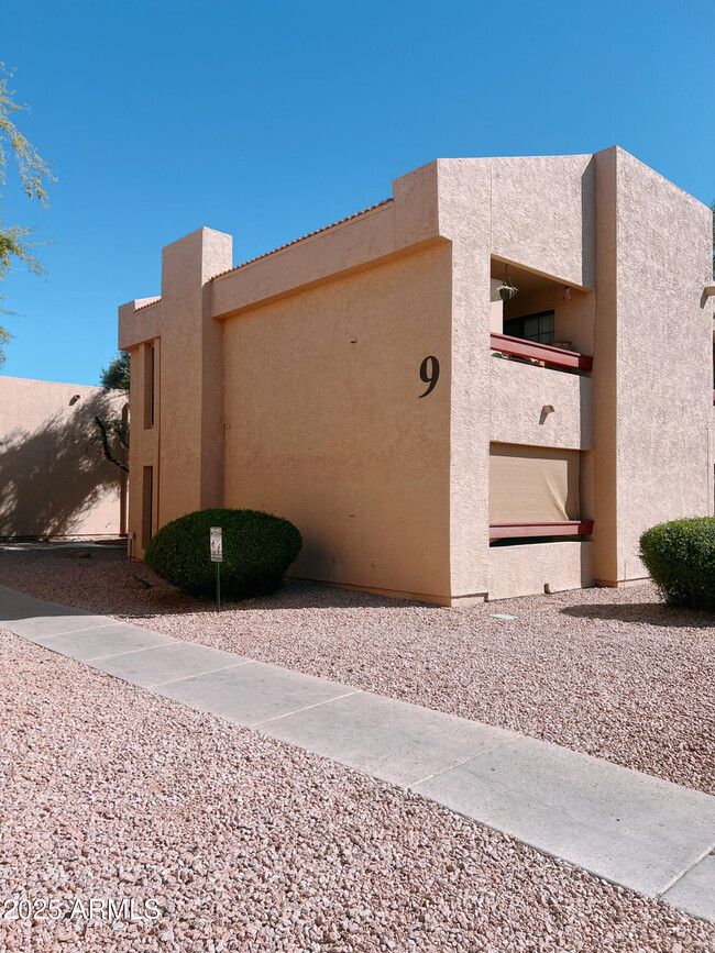 Building Photo - 3131 W Cochise Dr