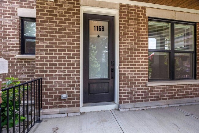 Building Photo - 1168 Edgehill Rd