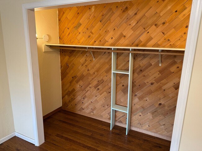 Building Photo - Charming 1-bedroom, 1-bath apartment in the Santa Clara area!