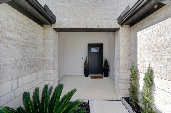 Building Photo - 29910 Ousel Falls Ln