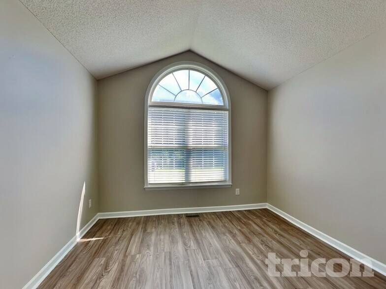 Building Photo - 46 Albemarle Dr