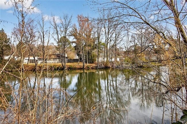 Building Photo - 3016 Aaron Dr