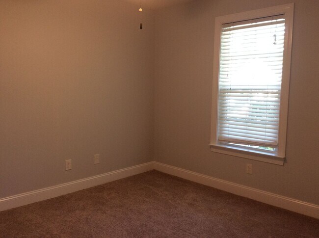 Building Photo - New Bern Family Home 3 bedroom with FROG