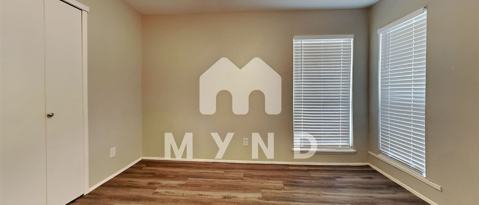 Building Photo - 2822 Canary Ln