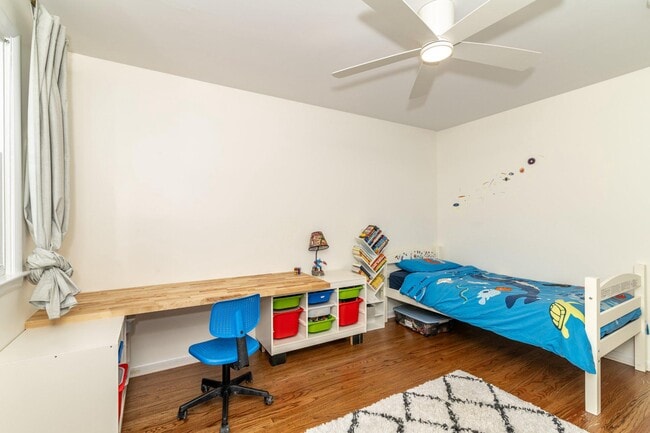 Building Photo - 1800 Lark Ln