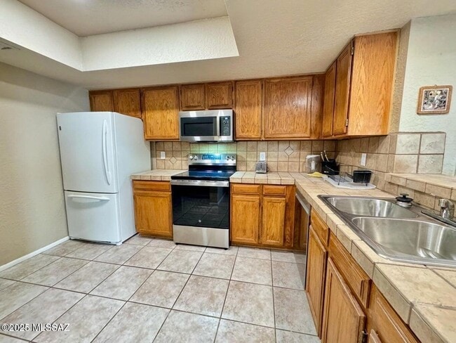 Building Photo - 4281 N River Grove Cir