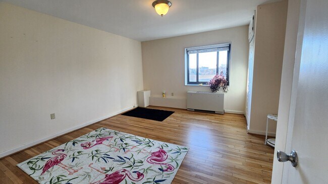 Building Photo - Utilities Included! Parking! Near Pentagon City Metro!