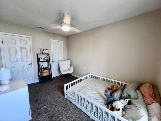 Building Photo - Come see this gorgeous townhouse in the desirable Ocean Lakes community!