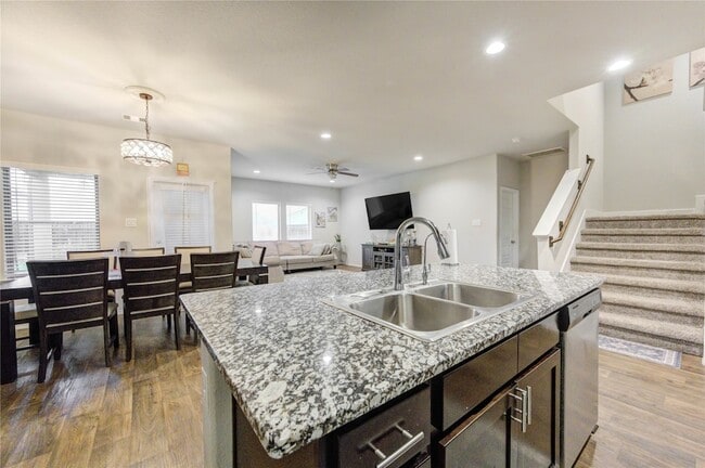 Building Photo - 1615 Goose Island Ln