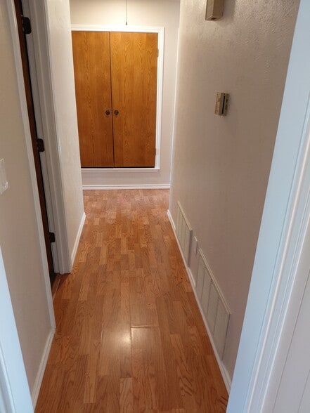 Building Photo - 3305 Lynbrook Dr