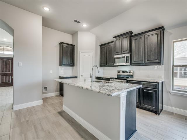 Building Photo - 512 Redbud Dr