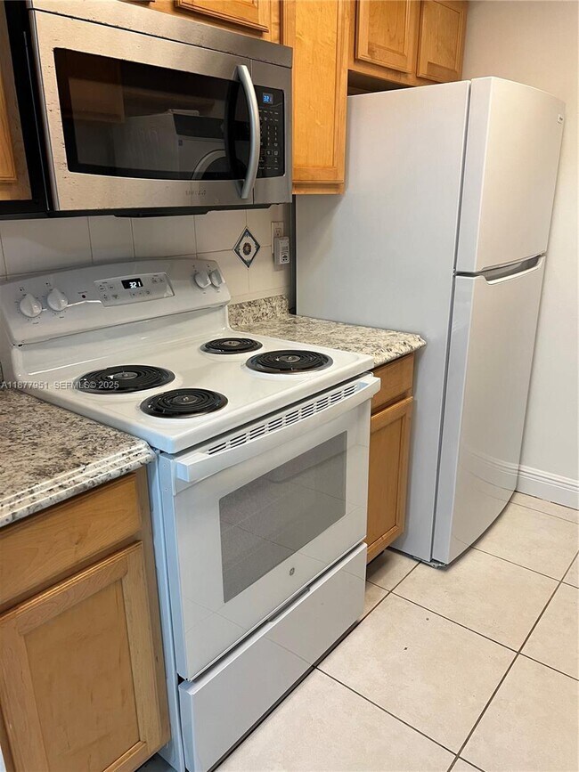 Building Photo - 9472 SW 77th Ave