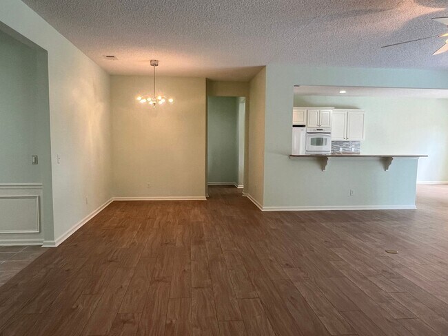 Building Photo - Beautifully Maintained Sun City Home!