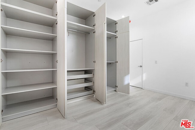 Building Photo - 1526 Armacost Ave