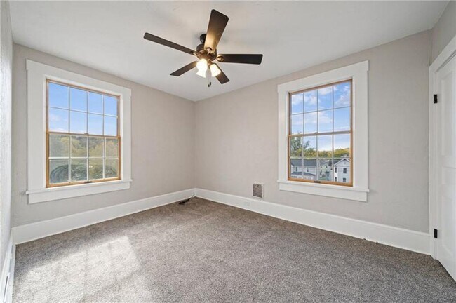 Building Photo - 3 bed/ 2 bath Single Family Home Manor, PA 15665