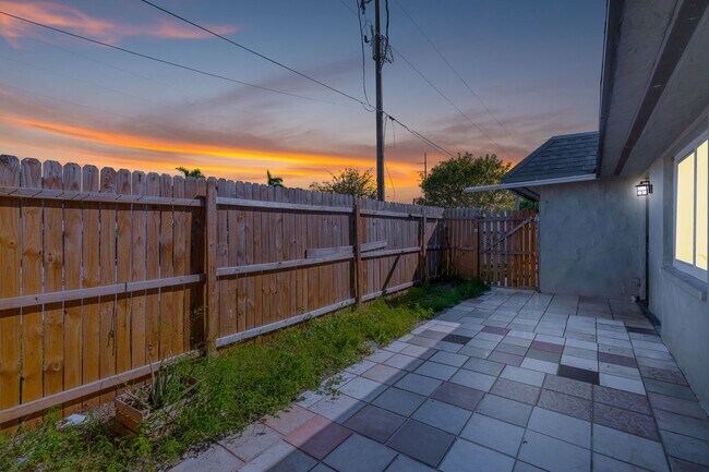 Building Photo - Apartment for rent