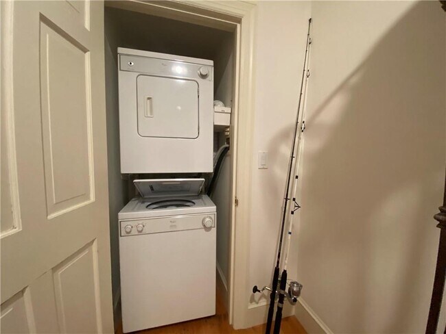 Building Photo - 61 Ledge Rd