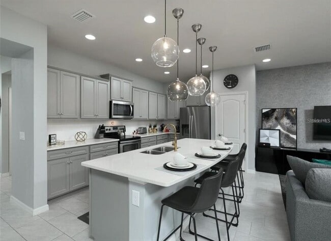 Building Photo - 8831 Geneve Ct