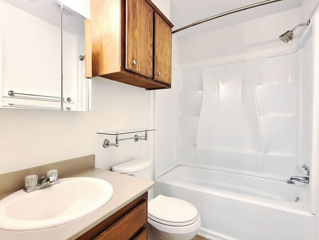 Building Photo - Charming 2 Bedroom Duplex in Tuttle, Oklah...
