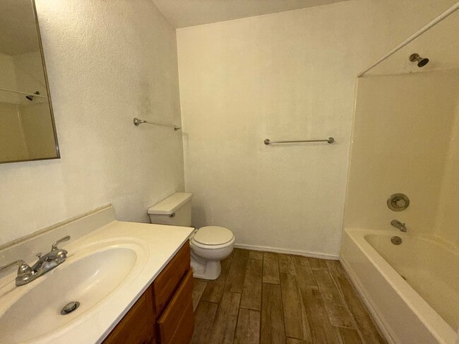 Building Photo - 807 Gemstone Ave