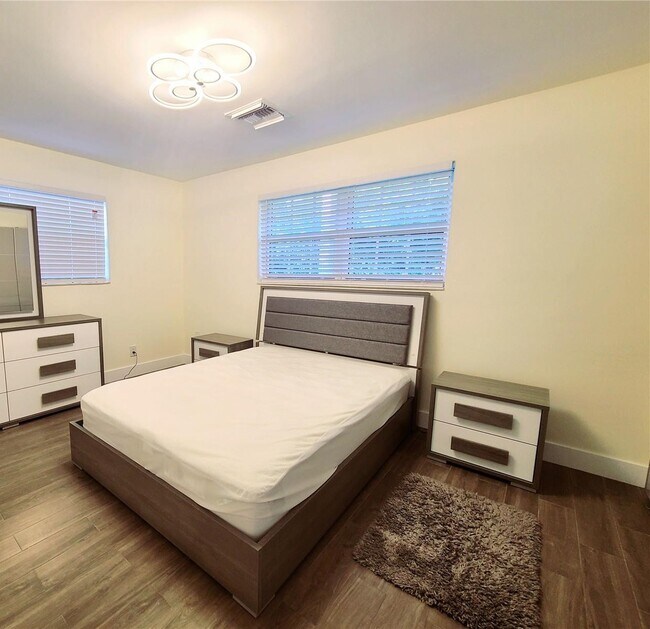 Building Photo - 1320 Arthur St