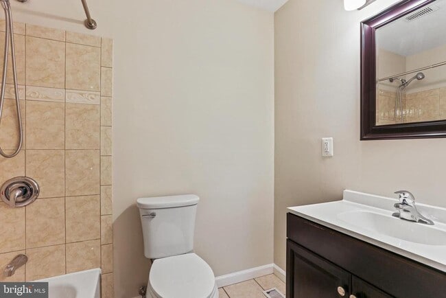 Building Photo - 1205 Whitman Dr