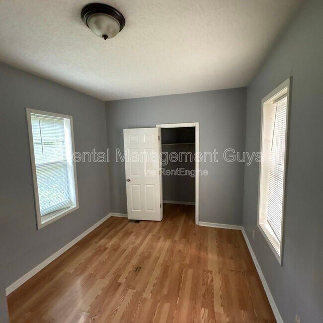 Building Photo - 2314 N Sheridan Ave