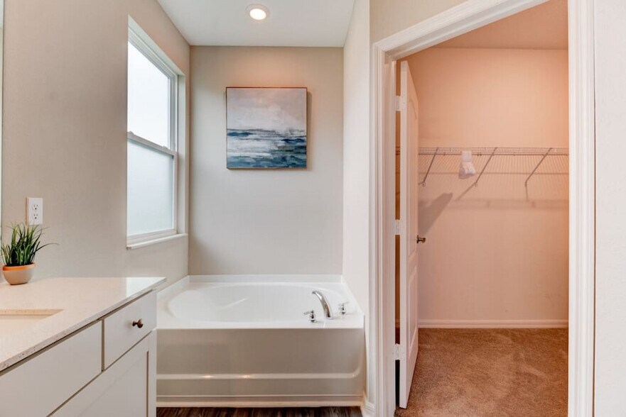 Building Photo - 509 Falcon Ridge Rd