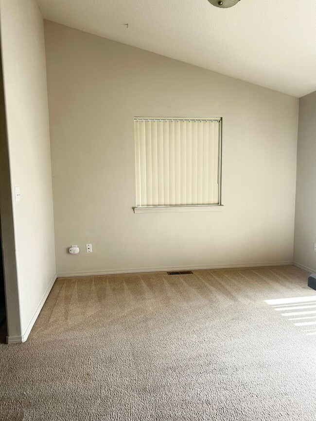 Building Photo - *OPEN HOUSE  5/2/25*