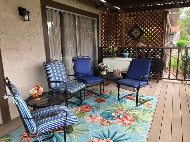 Building Photo - Welcome to this stunning 1-bedroom, 1.5-bathroom home located in Leisure World a 45+ Active Adult...