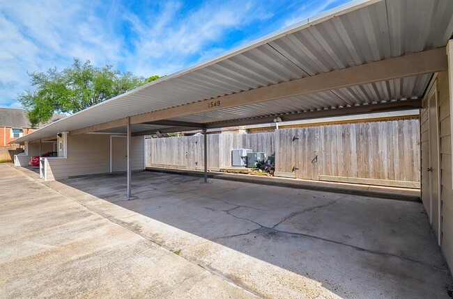 Building Photo - 1549 W Sam Houston Pkwy S