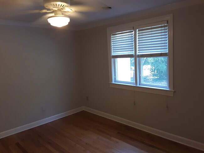 Second bedroom - 1013 Nichols Dr