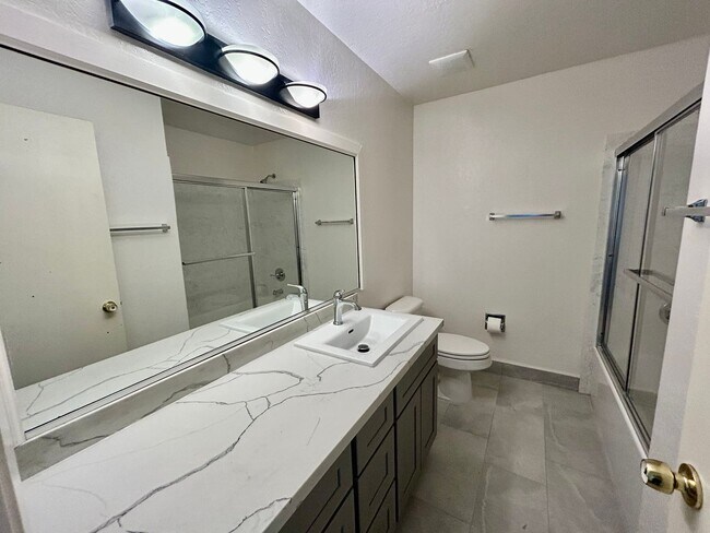 Building Photo - Beautiful Home in Great Neighborhood! Avai...