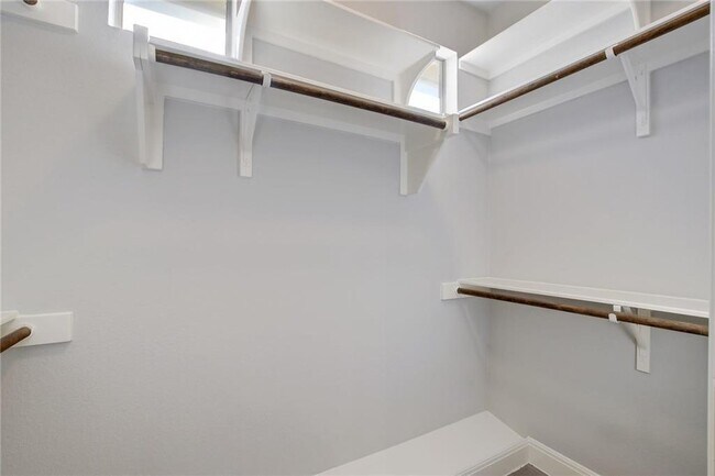 Building Photo - 430 Old Fitzhugh Rd