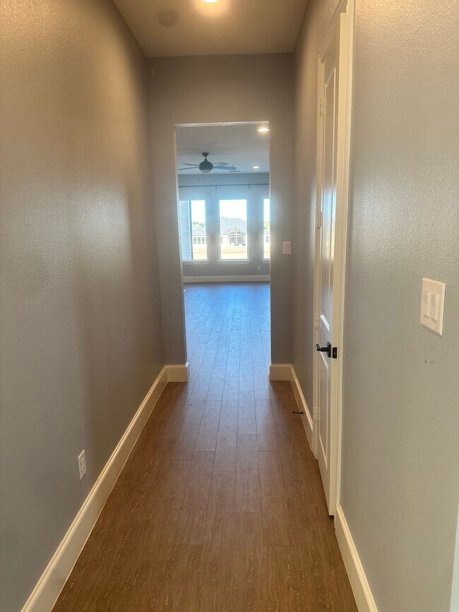 Building Photo - open concept 4bd - rent to own