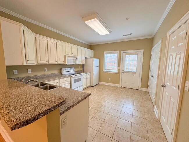 Building Photo - AVAILABLE NOW!  2-bedroom |  2.5-bathroom condo—move-in ready | Easy Access to Downtown Athens