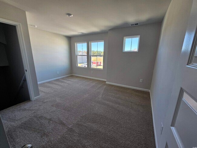 Building Photo - 2033 Northwest Dr