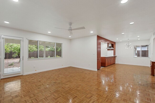 Building Photo - Central Davis 3/2 Mid Modern