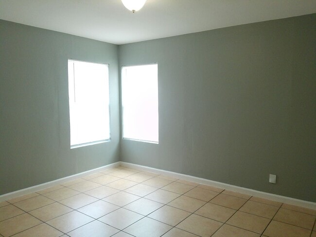 Building Photo - 4330 Spring St