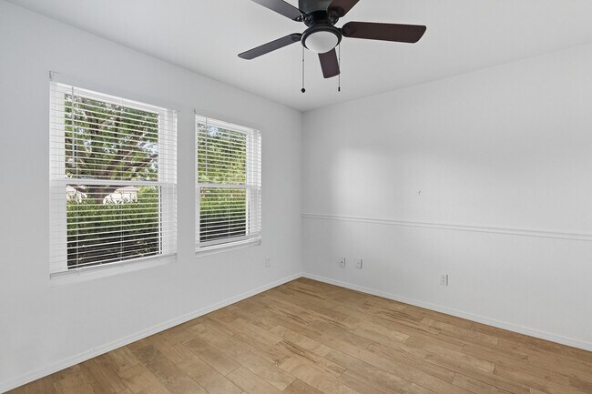 Building Photo - 617 Riverway Ln