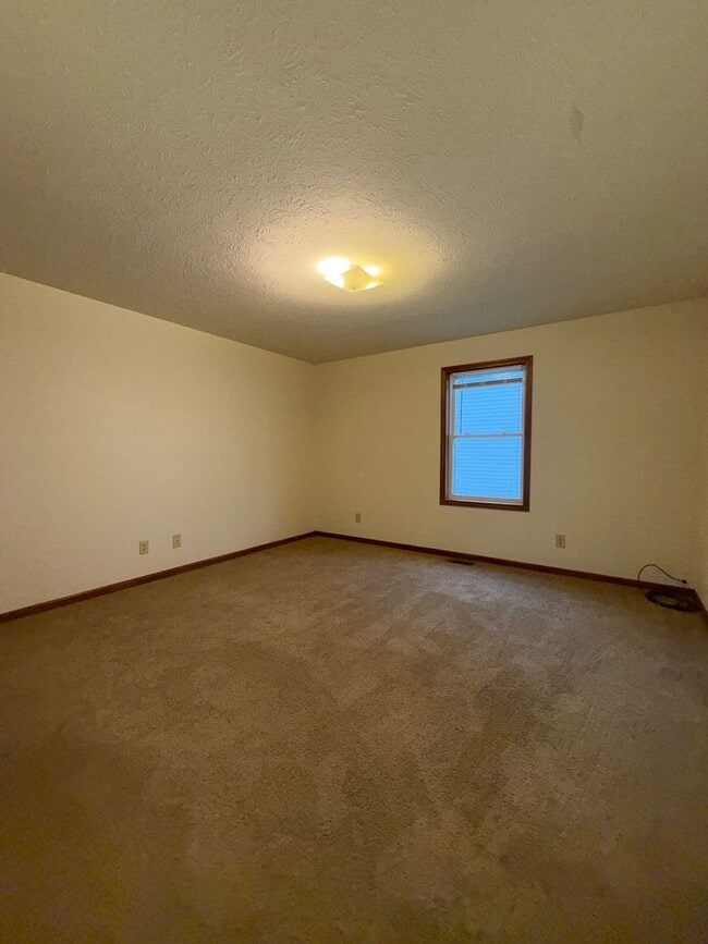 Building Photo - 211 Stonewall Ct