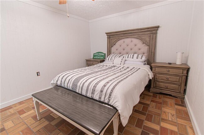 Building Photo - 250 Nottingham Wy