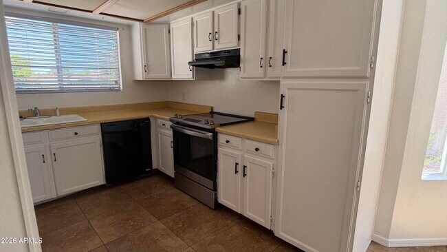 Building Photo - 2207 W Ironwood Dr