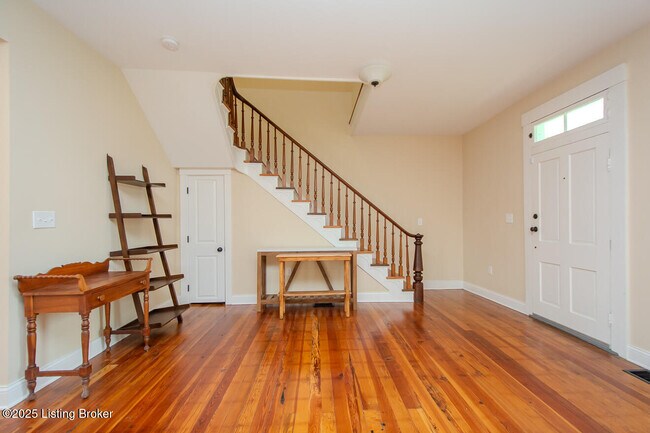 Building Photo - 6209 Applegate Ln